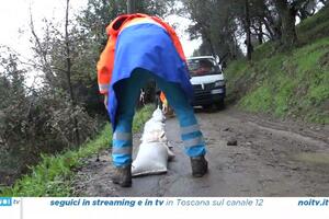 Frana a Massaciuccoli si lavora per risolvere l&#039;emergenza e riaprire la strada