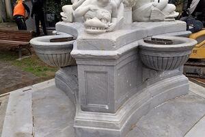 Manutenzione delle fontane di marmo, interventi a Ripa e su quella dei puttini a Seravezza