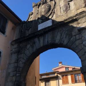 Arco porta Piazza San Bernanrdino