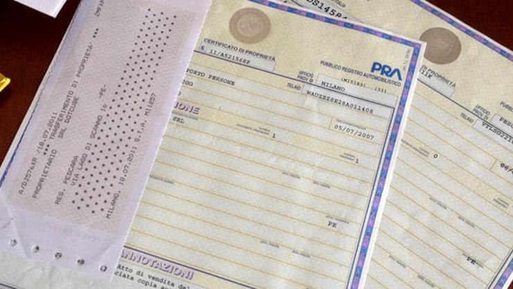 Libretto auto (Depositphotos) - Lagazzettadiviareggio.it