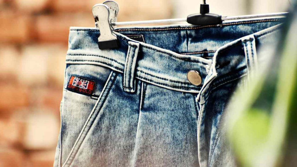 La legge che vieta l'uso di questi pantaloni - lagazzettadiviareggio.it - 20250430