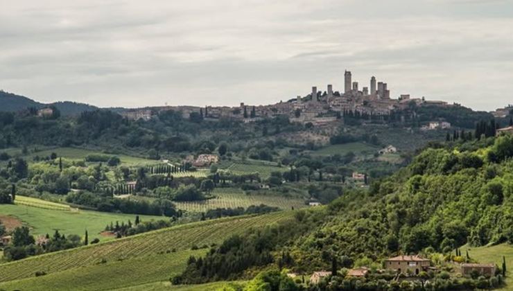 Il borgo senese che assomiglia a Manhattan - lagazzettadiviareggio.it - 20250512