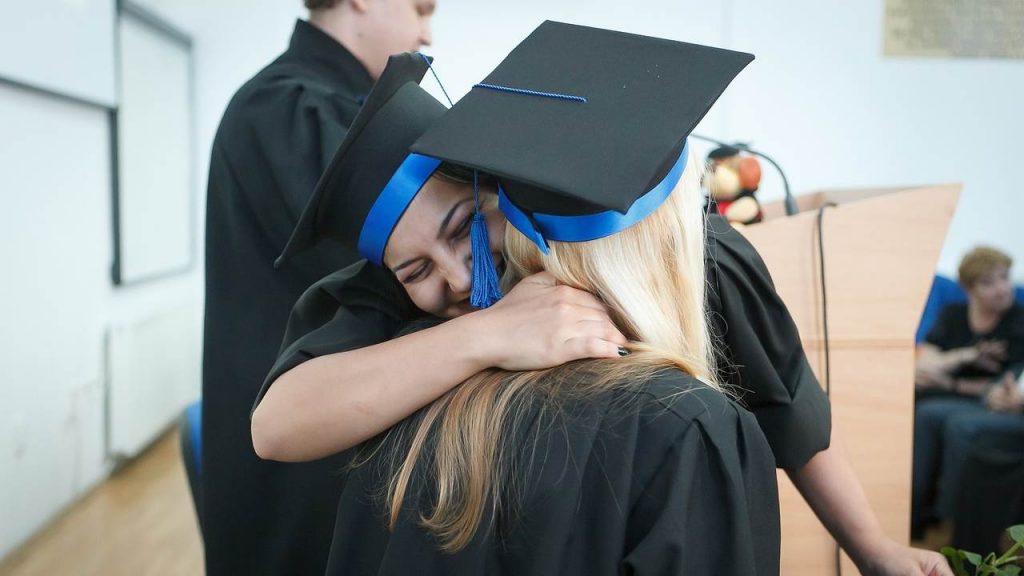 La laurea che assicura l'ingresso immediato nel mondo del lavoro - lagazzettadiviareggio.it - 20250527