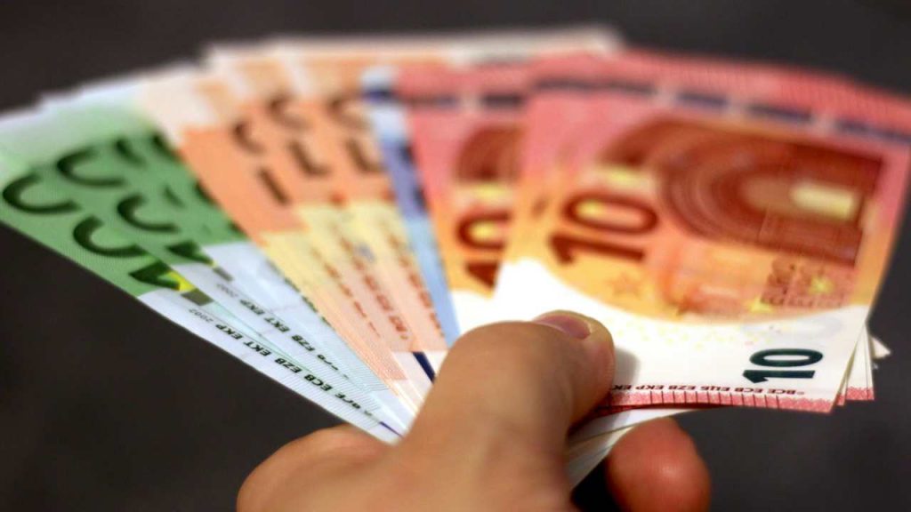 Rimborso di quasi mille euro per i contribuenti - lagazzettadiviareggio.it - 202505014