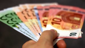 Rimborso di quasi mille euro per i contribuenti - lagazzettadiviareggio.it - 202505014