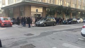 Risparmiatori in fila agli sportelli