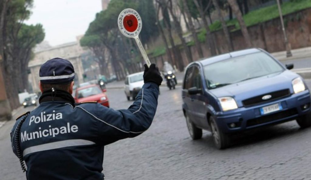 Posti di blocco per chi viola il Codice della Strada