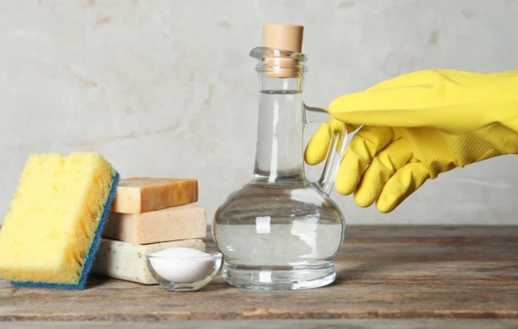 Aceto e bicarbonato per pulire il bagno