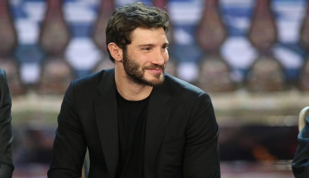 Stefano De Martino è sotto accusa