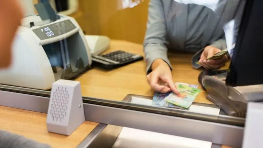 Scatta la corsa a prelevare i propri risparmi