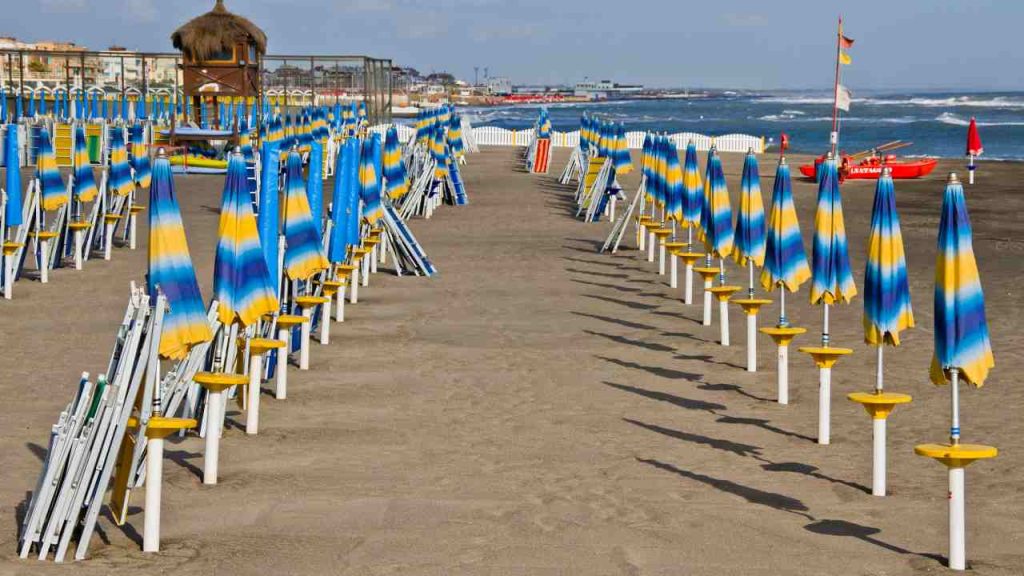 Stabilimenti balneari di Viareggio presi di mira