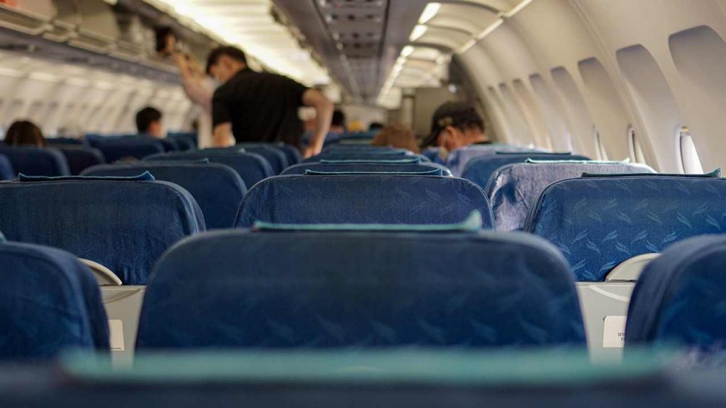 Aereo, vietato alzarsi dal proprio posto - lagazzettadiviareggio.it - 20250724