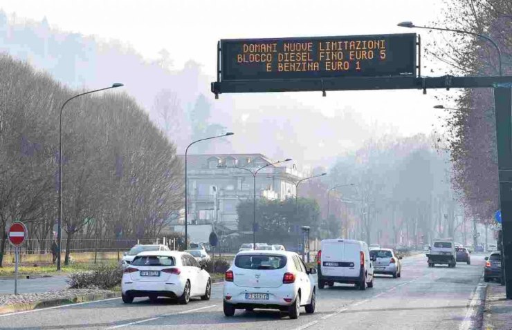 Blocco auto in Val Padana