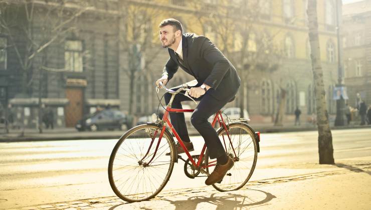 Caduta in bici, ora si rischia la multa - lagazzettadiviareggio.it - 20250715