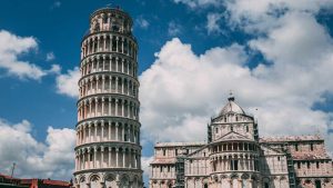 Il palazzo che supera in altezza la Torre di Pisa - lagazzettadiviareggio.it - 20250722