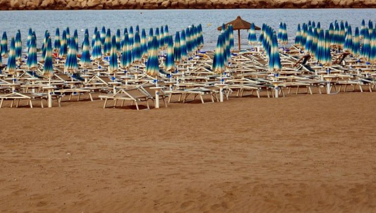 O paghi o stai a casa