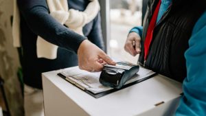 POS, divieto di pagamenti elettronici - lagazzettadiviareggio.it - 20250721