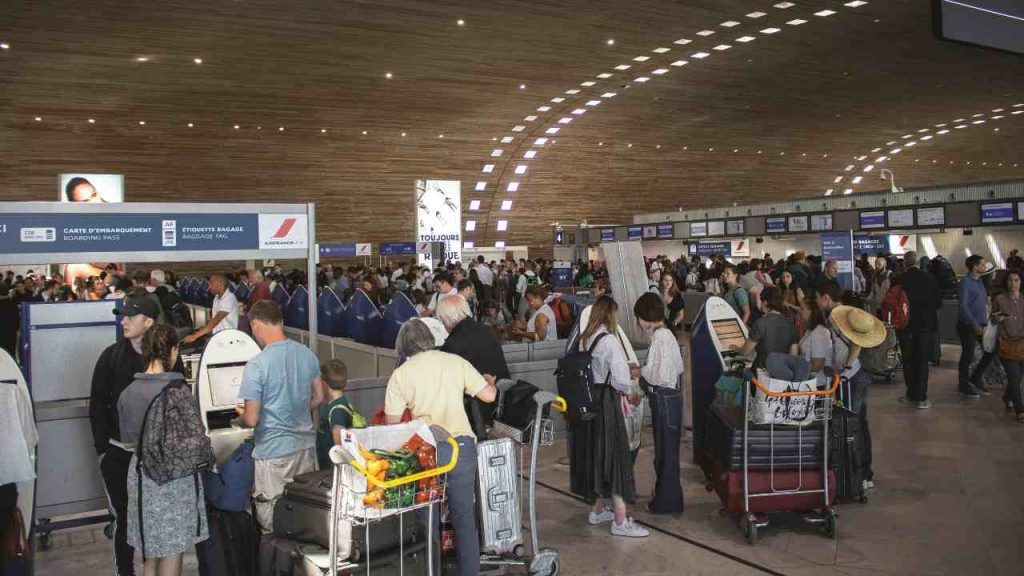 Voli cancellati per migliaia di passeggeri - lagazzettadiviareggio.it - 20250715