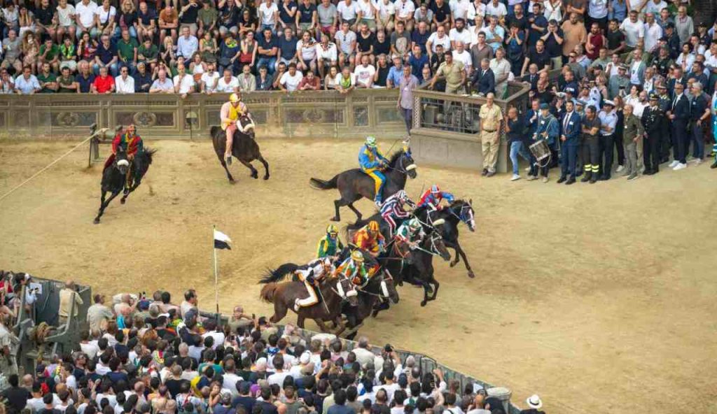 Il Palio di Siena è stato vinto dal Montone