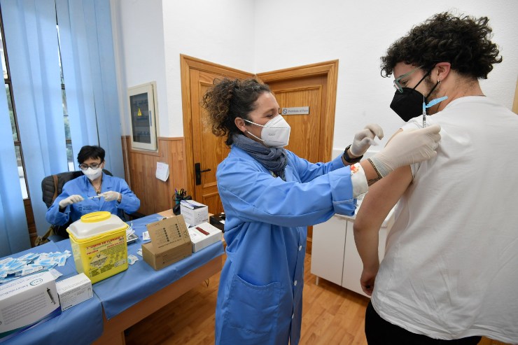 Via al vaccino contro l'influenza